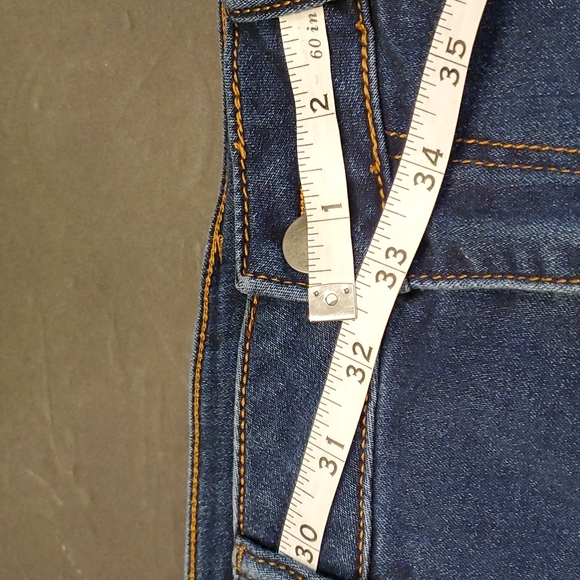 Tahari Capri Jeans 2 pair Size 8/29.  Price is for both together. - Picture 7 of 9